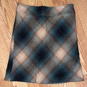 Loft Ann Taylor plaid skirt Size: 4P